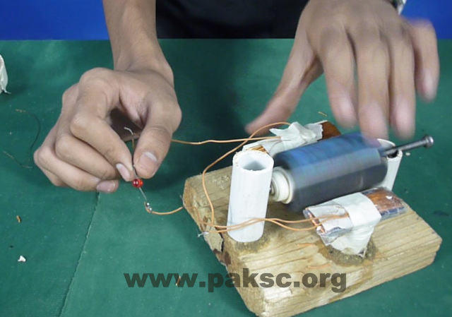 DIY Project: Make your own Simple AC Generator - STEM Activities