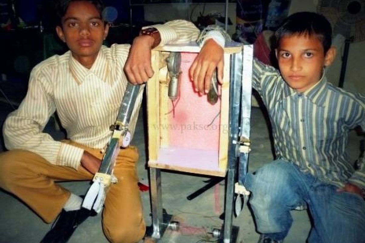 Young Scientists Build a Robot at PSC’s Workshop