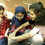 Manha rauf with her friends