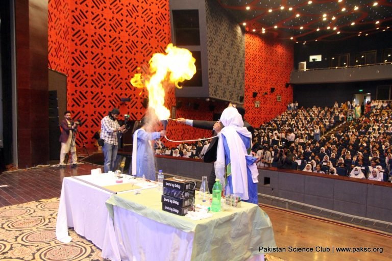 Fun sciences show at STEAM mela
