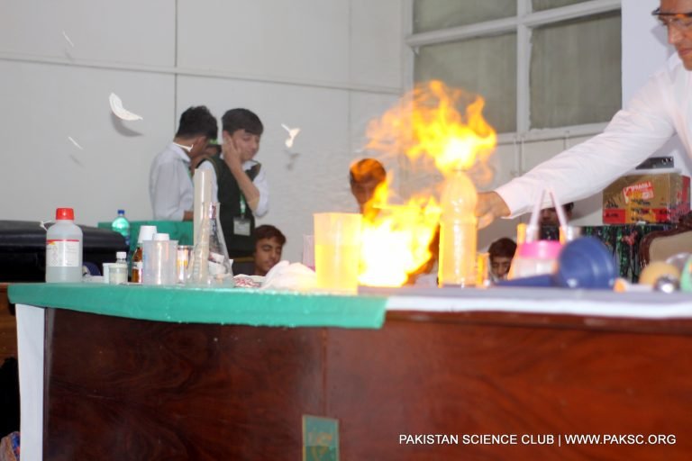 PSC Conducts Fun Science Show at Pakistan Museum of Natural History on World Science Day