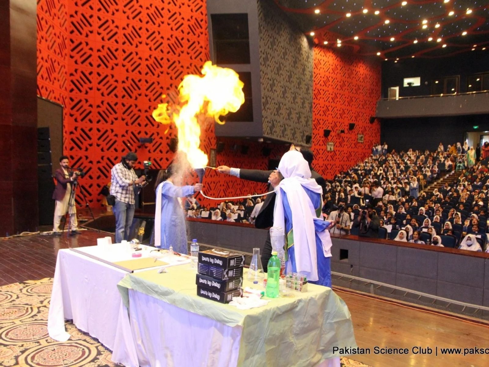 Fun sciences show at STEAM Mela