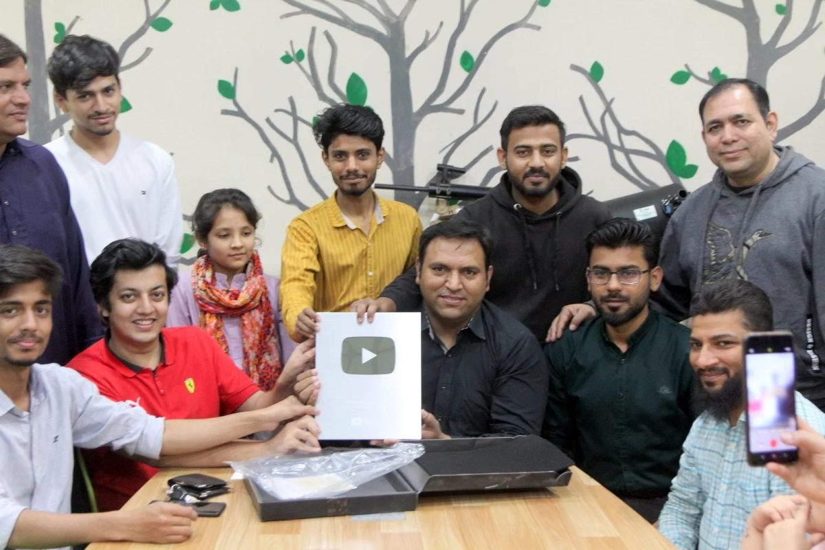 Pakistan Science Club Receives YouTube Silver Play Button